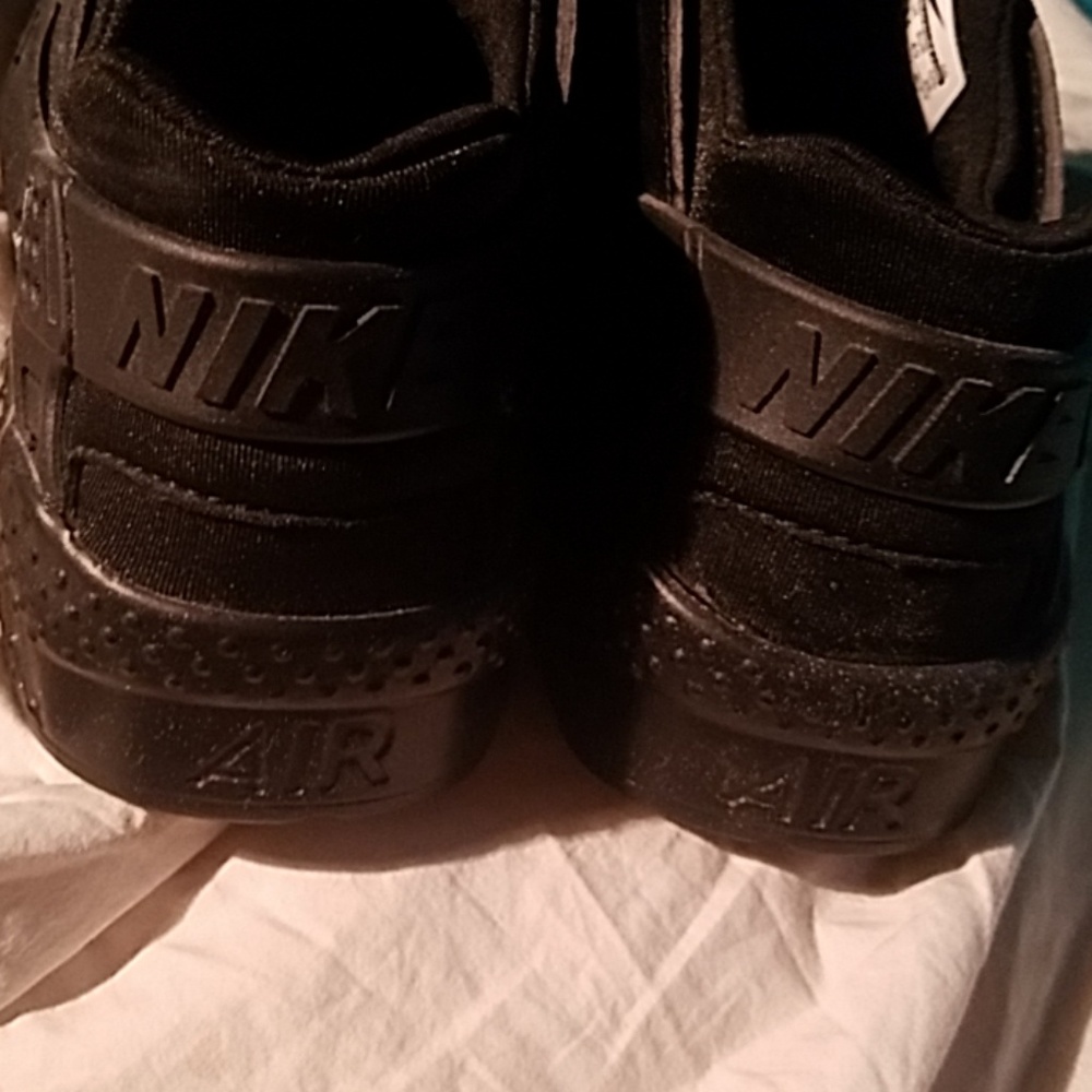 Shoes - Picture 2 of 6